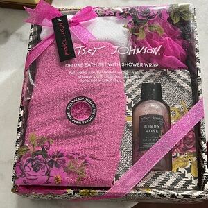 Betsey Johnson Pink and Black Bath Set with Berry Rose Body Wash Price is Firm